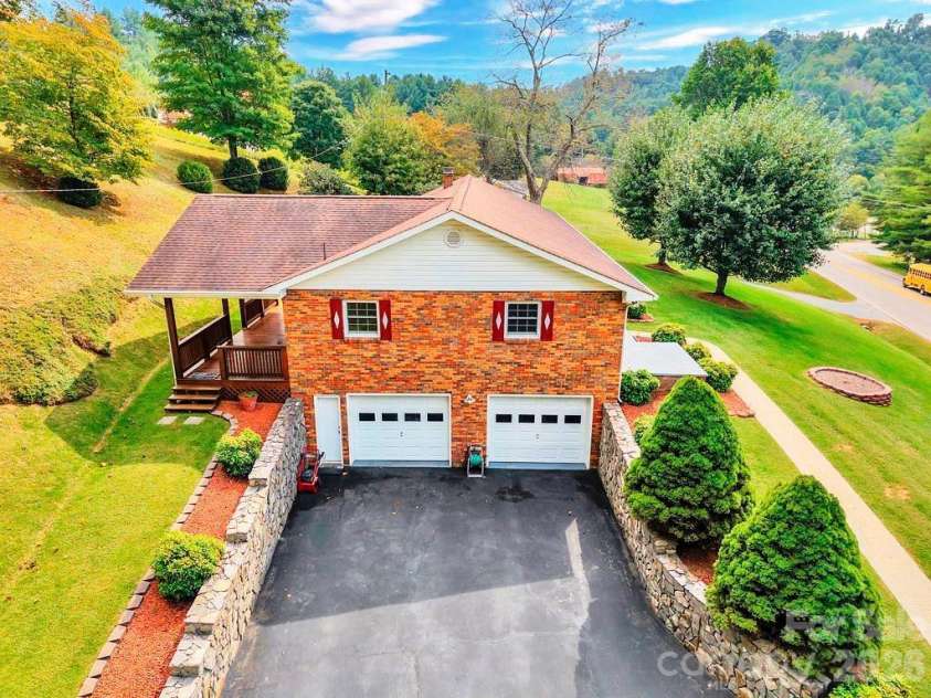 6762 US Highway 421 Highway, Vilas, NC 28692.  MLS# CAR4428654, YatesRealty ID 53126. 