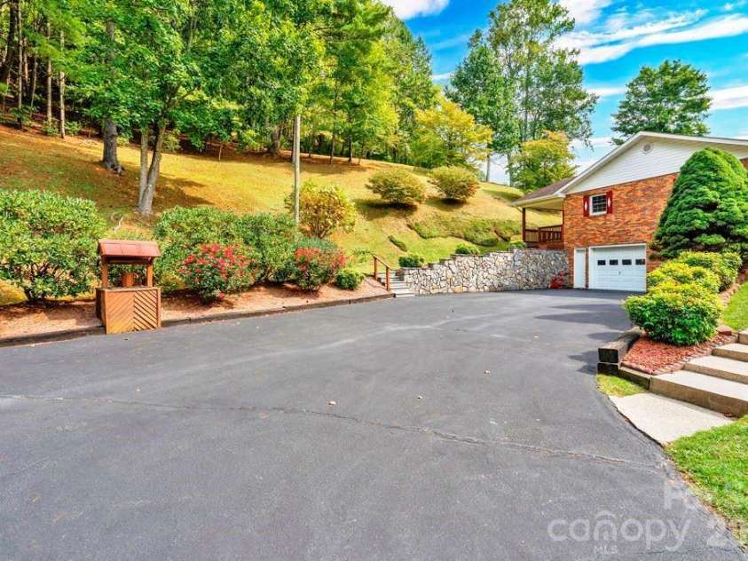 6762 US Highway 421 Highway, Vilas, NC 28692.  MLS# CAR4428654, YatesRealty ID 53126. 