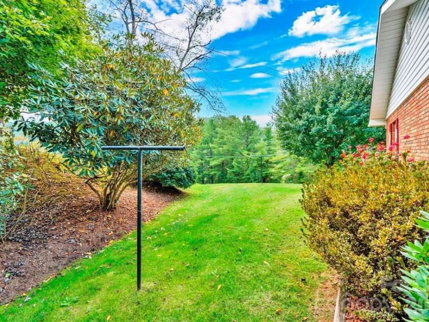 6762 US Highway 421 Highway, Vilas, NC 28692.  MLS# CAR4428654, YatesRealty ID 53126. 