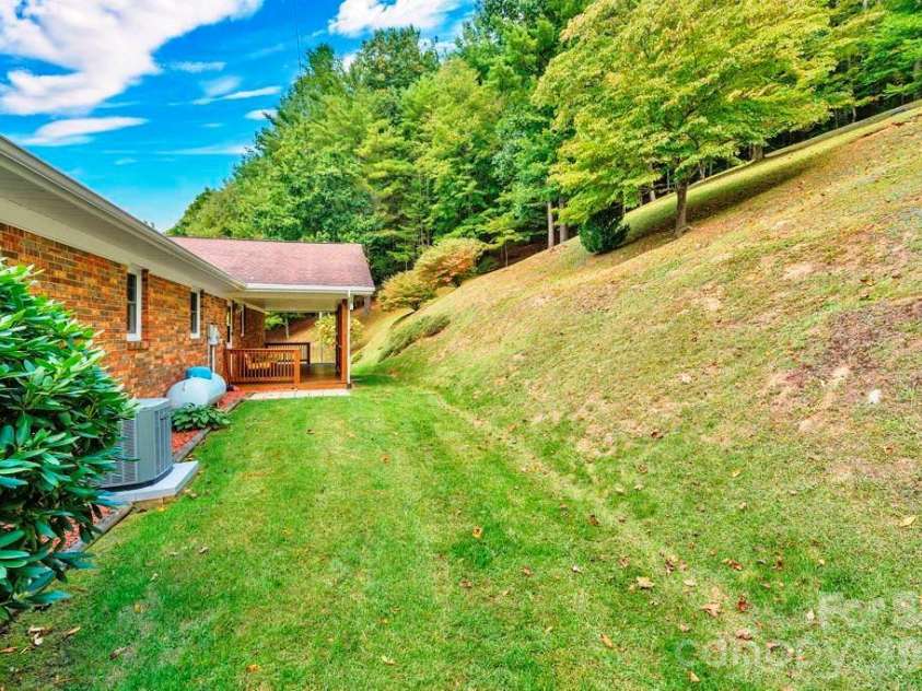 6762 US Highway 421 Highway, Vilas, NC 28692.  MLS# CAR4428654, YatesRealty ID 53126. 