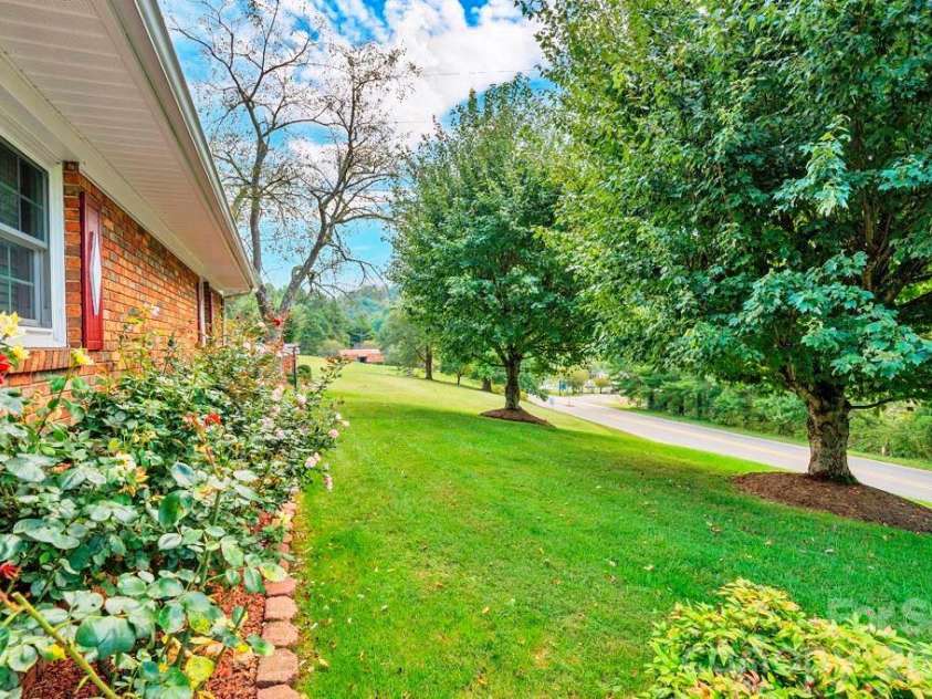 6762 US Highway 421 Highway, Vilas, NC 28692.  MLS# CAR4428654, YatesRealty ID 53126. 