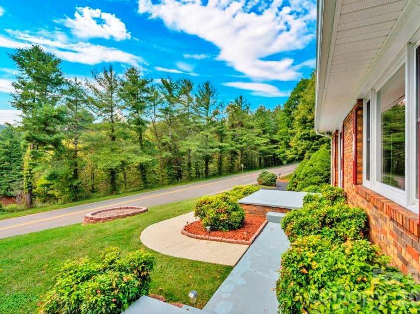 6762 US Highway 421 Highway, Vilas, NC 28692.  MLS# CAR4428654, YatesRealty ID 53126. 