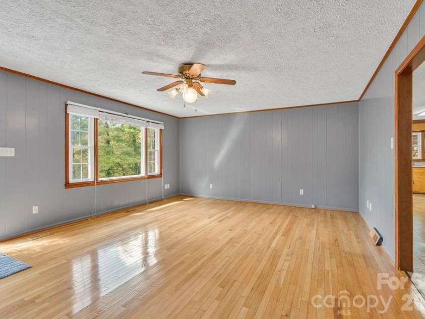6762 US Highway 421 Highway, Vilas, NC 28692.  MLS# CAR4428654, YatesRealty ID 53126. 