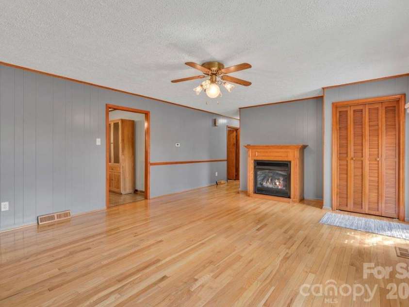 6762 US Highway 421 Highway, Vilas, NC 28692.  MLS# CAR4428654, YatesRealty ID 53126. 