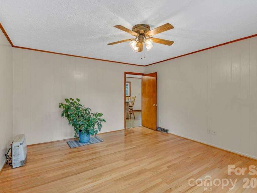 6762 US Highway 421 Highway, Vilas, NC 28692.  MLS# CAR4428654, YatesRealty ID 53126. 