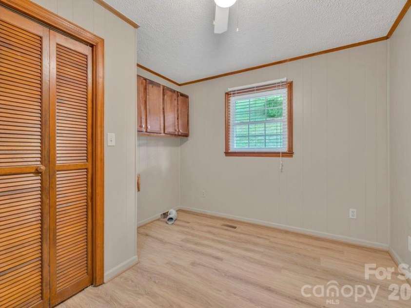 6762 US Highway 421 Highway, Vilas, NC 28692.  MLS# CAR4428654, YatesRealty ID 53126. 