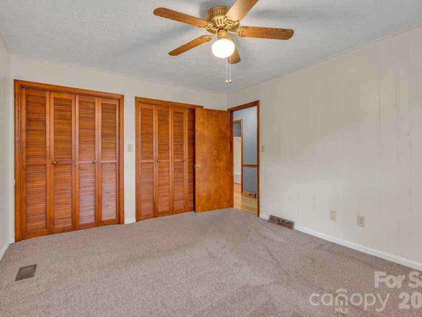 6762 US Highway 421 Highway, Vilas, NC 28692.  MLS# CAR4428654, YatesRealty ID 53126. 