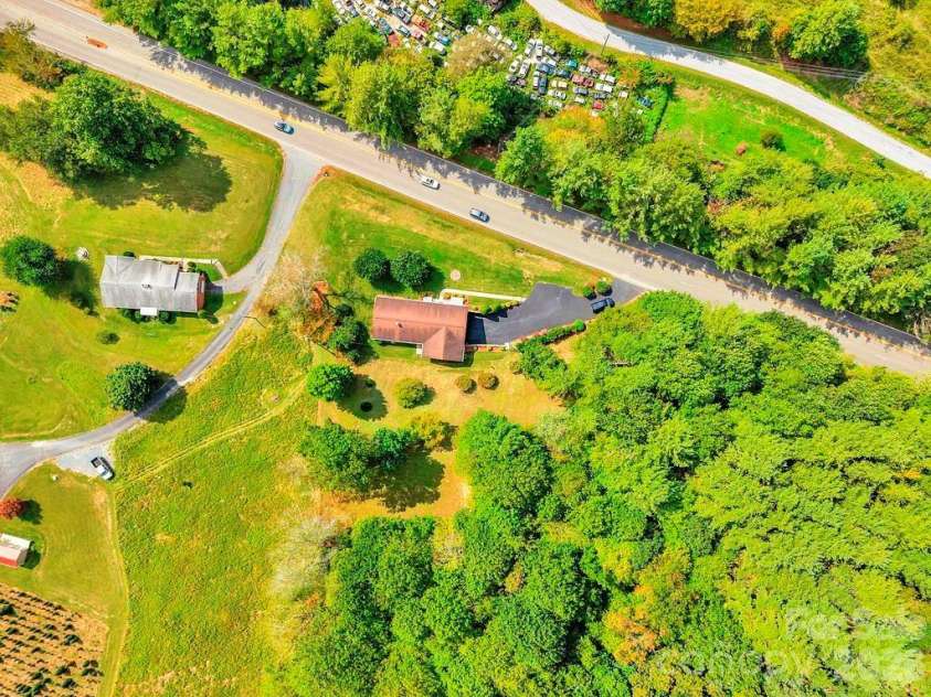 6762 US Highway 421 Highway, Vilas, NC 28692.  MLS# CAR4428654, YatesRealty ID 53126. 