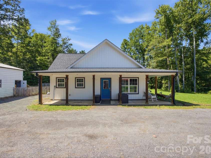 995 Bethel School Road, Clover, SC 29710.  MLS# CAR4421886, YatesRealty ID 53130. 