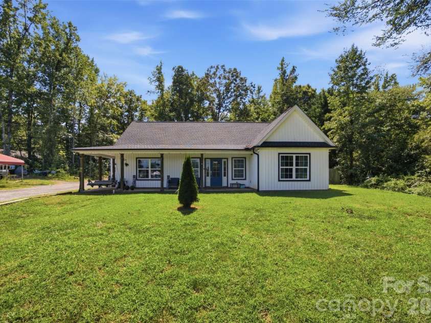 995 Bethel School Road, Clover, SC 29710.  MLS# CAR4421886, YatesRealty ID 53130. Second home.