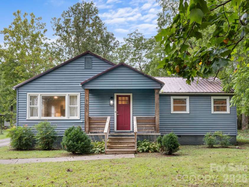 105 Robinson Avenue, Brevard, NC 28712.  MLS# CAR4427338, YatesRealty ID 53132. 