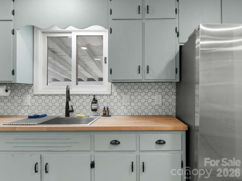 105 Robinson Avenue, Brevard, NC 28712.  MLS# CAR4427338, YatesRealty ID 53132. Kitchen