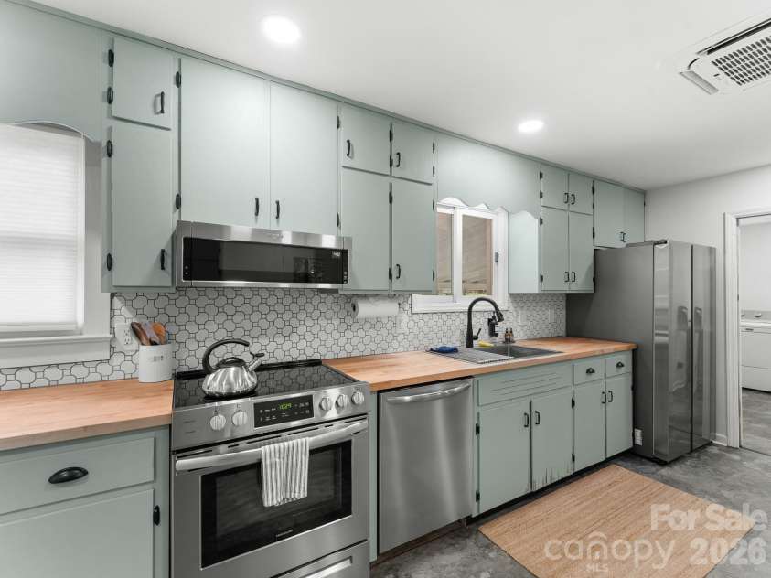 105 Robinson Avenue, Brevard, NC 28712.  MLS# CAR4427338, YatesRealty ID 53132. Kitchen