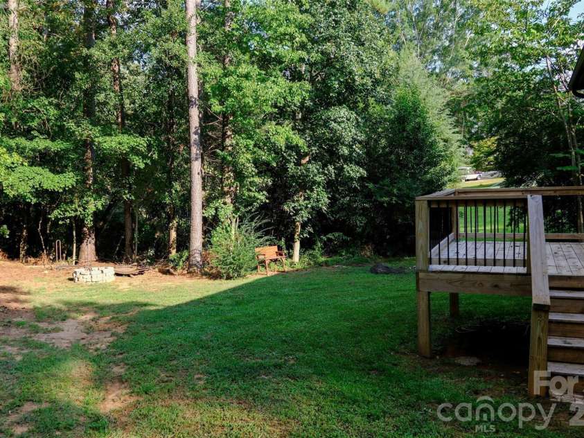 524 Asbury Drive, Landrum, SC 29356.  MLS# CAR4428631, YatesRealty ID 53134. 