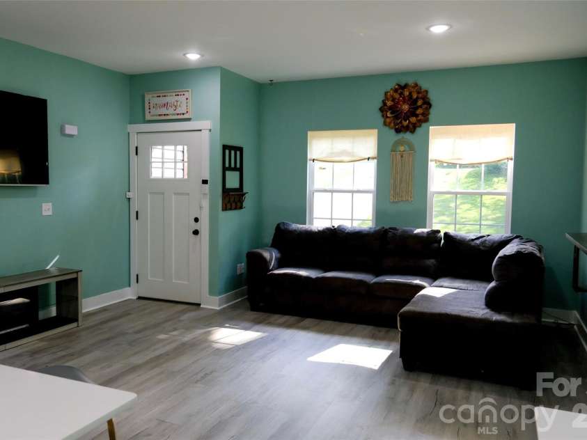 524 Asbury Drive, Landrum, SC 29356.  MLS# CAR4428631, YatesRealty ID 53134. 