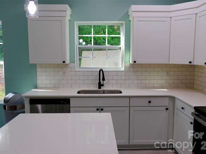 524 Asbury Drive, Landrum, SC 29356.  MLS# CAR4428631, YatesRealty ID 53134. 