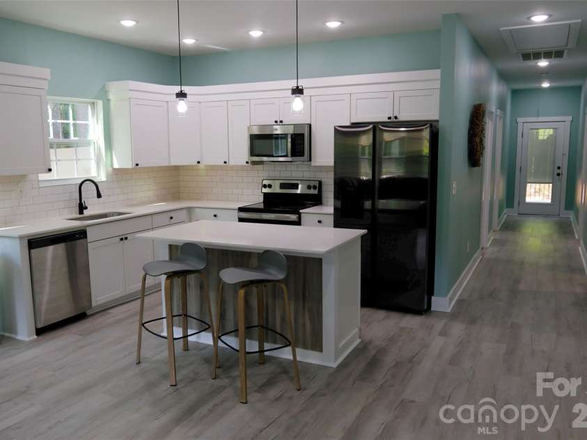 524 Asbury Drive, Landrum, SC 29356.  MLS# CAR4428631, YatesRealty ID 53134. 