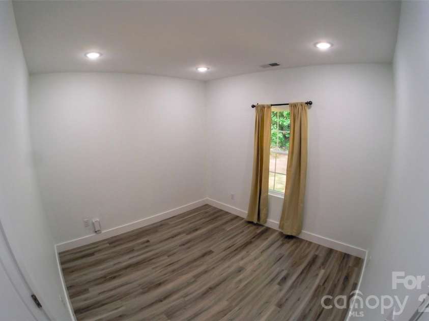 524 Asbury Drive, Landrum, SC 29356.  MLS# CAR4428631, YatesRealty ID 53134. 