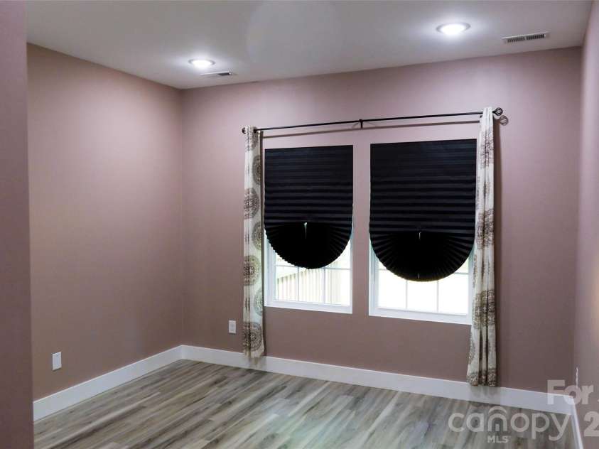 524 Asbury Drive, Landrum, SC 29356.  MLS# CAR4428631, YatesRealty ID 53134. 