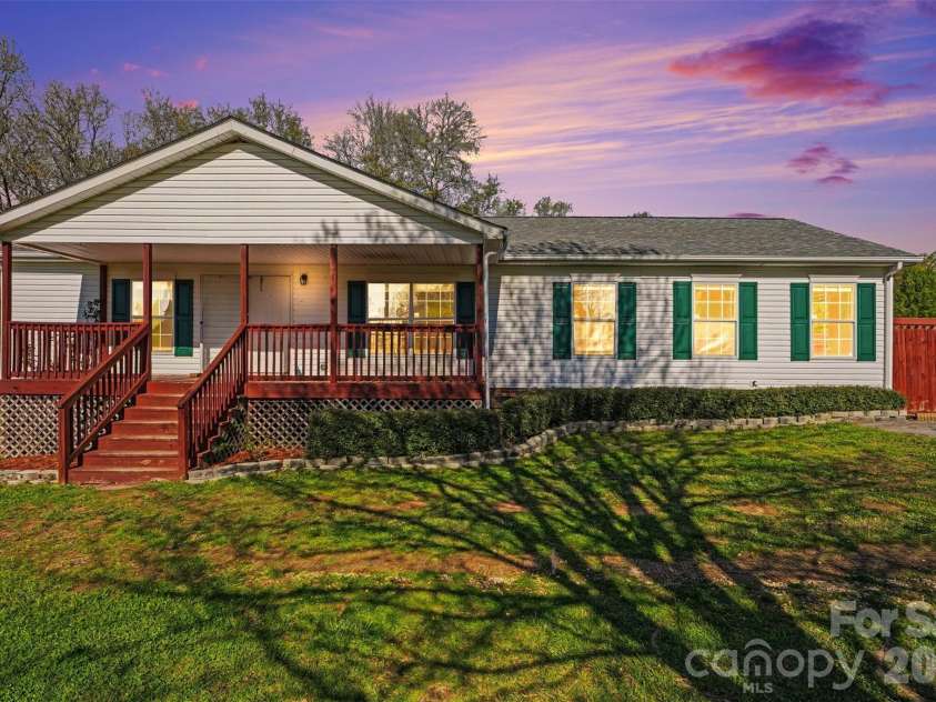 100 Acreview Lane, Maiden, NC 28650.  MLS# CAR4353849, YatesRealty ID 5314. 