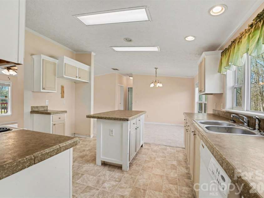 100 Acreview Lane, Maiden, NC 28650.  MLS# CAR4353849, YatesRealty ID 5314. 