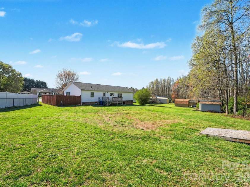 100 Acreview Lane, Maiden, NC 28650.  MLS# CAR4353849, YatesRealty ID 5314. Huge backyard with private patio area