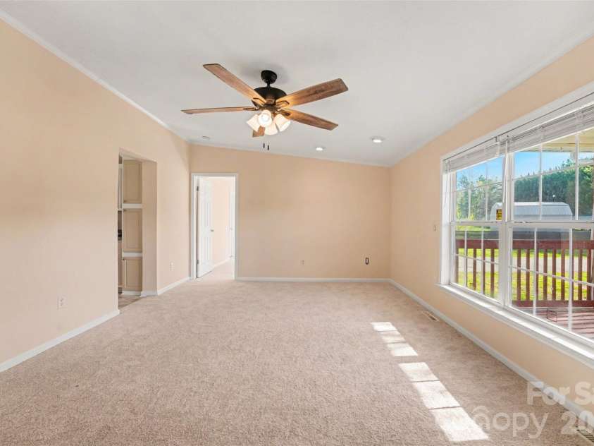 100 Acreview Lane, Maiden, NC 28650.  MLS# CAR4353849, YatesRealty ID 5314. Living Room