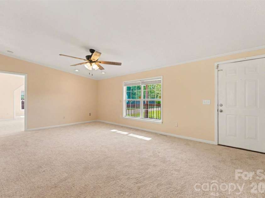 100 Acreview Lane, Maiden, NC 28650.  MLS# CAR4353849, YatesRealty ID 5314. Living Room
