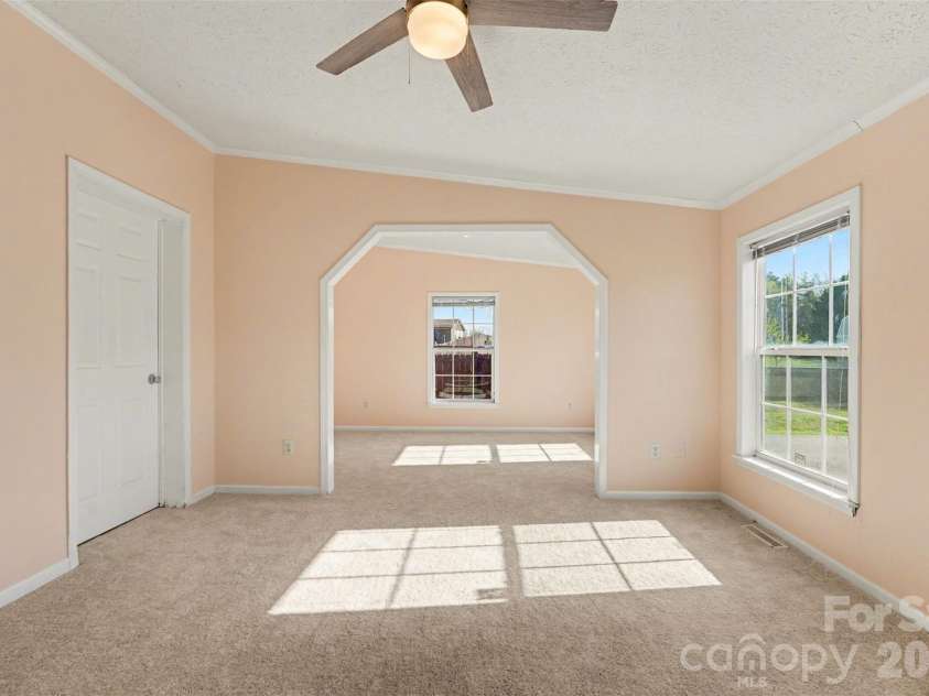 100 Acreview Lane, Maiden, NC 28650.  MLS# CAR4353849, YatesRealty ID 5314. Primary Bedroom