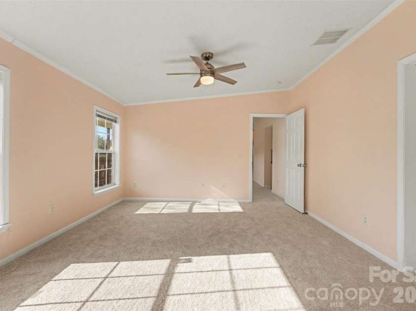 100 Acreview Lane, Maiden, NC 28650.  MLS# CAR4353849, YatesRealty ID 5314. Primary Bedroom