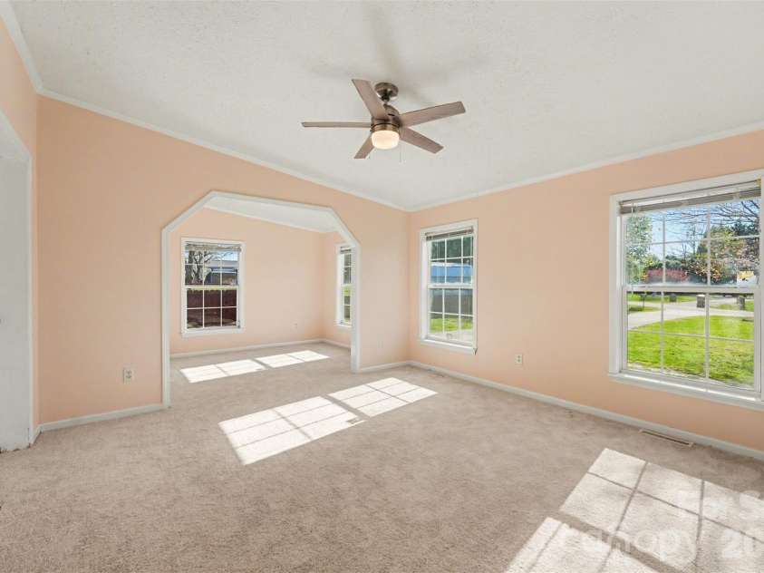 100 Acreview Lane, Maiden, NC 28650.  MLS# CAR4353849, YatesRealty ID 5314. Primary Bedroom