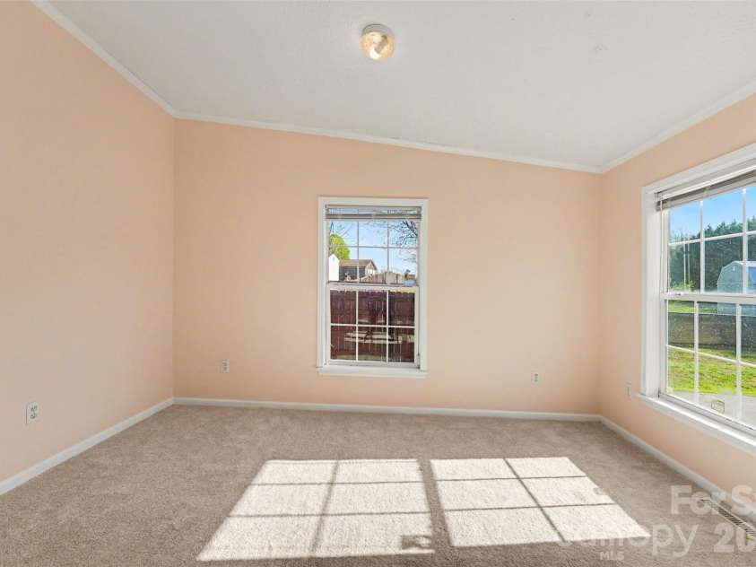 100 Acreview Lane, Maiden, NC 28650.  MLS# CAR4353849, YatesRealty ID 5314. Primary Bedroom - reading nook area
