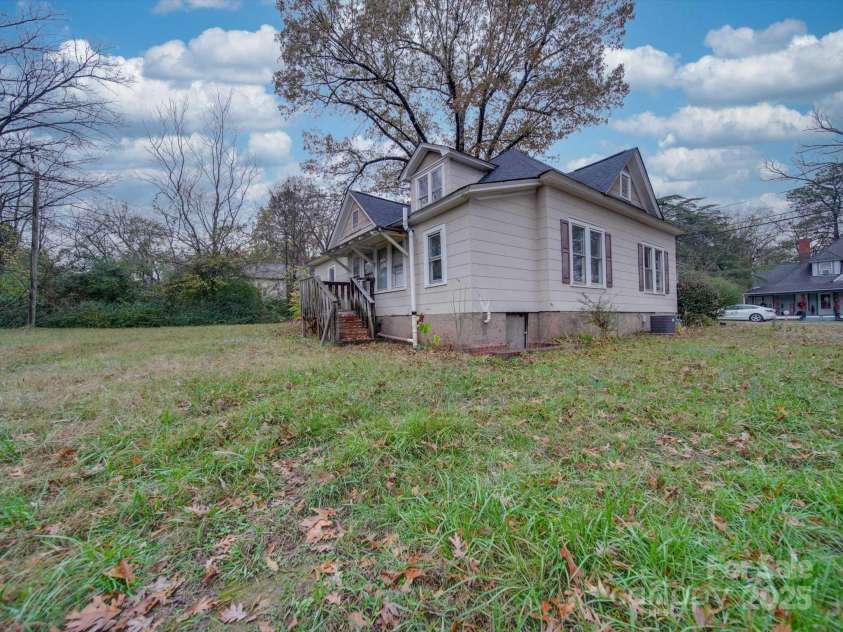 126 Division Avenue, Salisbury, NC 28144.  MLS# CAR4200804, YatesRealty ID 5314. 