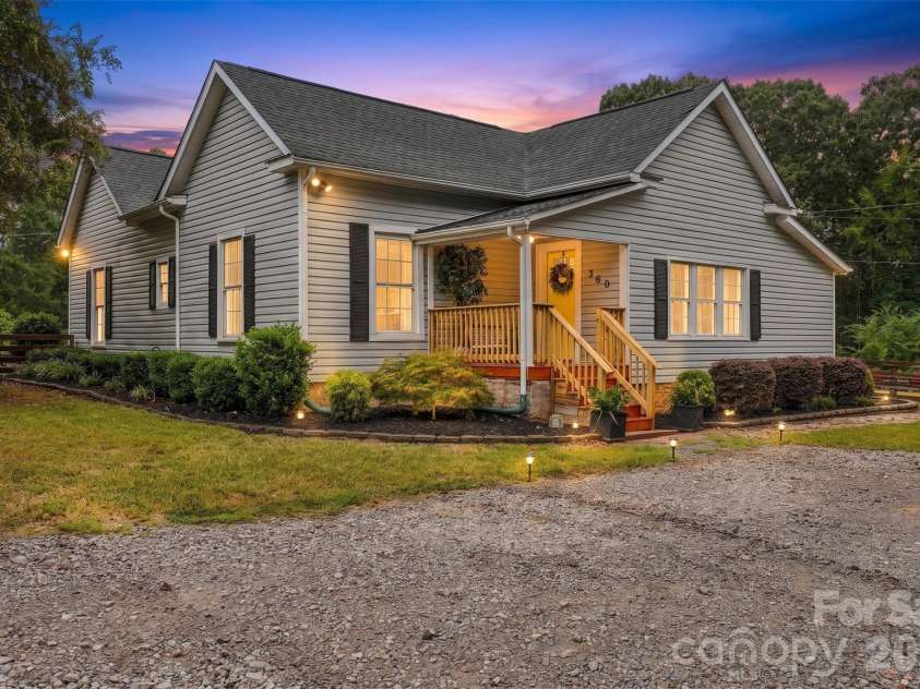 360 Oak Drive, McConnells, SC 29726.  MLS# CAR4420935, YatesRealty ID 53143. 