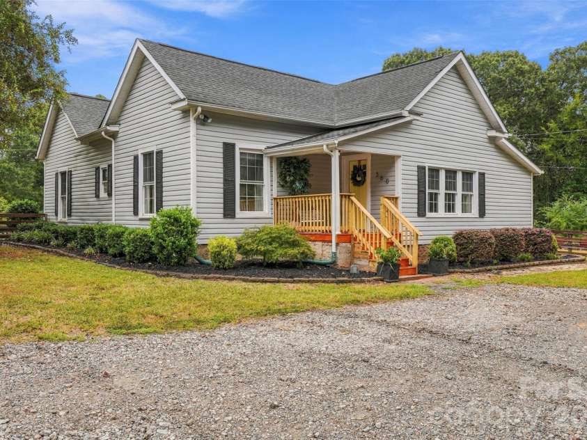 360 Oak Drive, McConnells, SC 29726.  MLS# CAR4420935, YatesRealty ID 53143. 