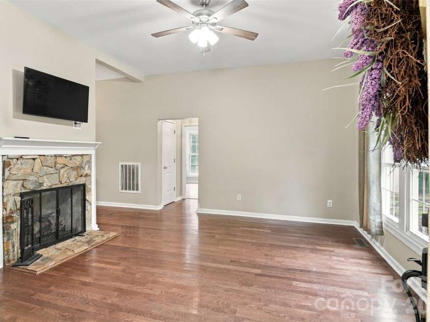 360 Oak Drive, McConnells, SC 29726.  MLS# CAR4420935, YatesRealty ID 53143. 