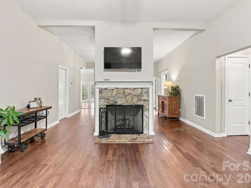 360 Oak Drive, McConnells, SC 29726.  MLS# CAR4420935, YatesRealty ID 53143. 