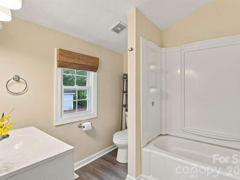 360 Oak Drive, McConnells, SC 29726.  MLS# CAR4420935, YatesRealty ID 53143. 