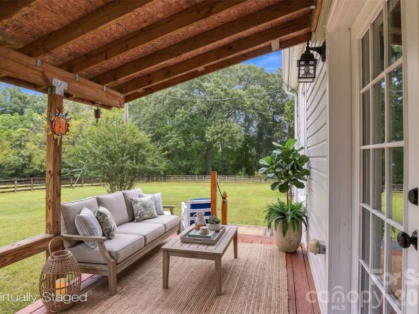 360 Oak Drive, McConnells, SC 29726.  MLS# CAR4420935, YatesRealty ID 53143. 