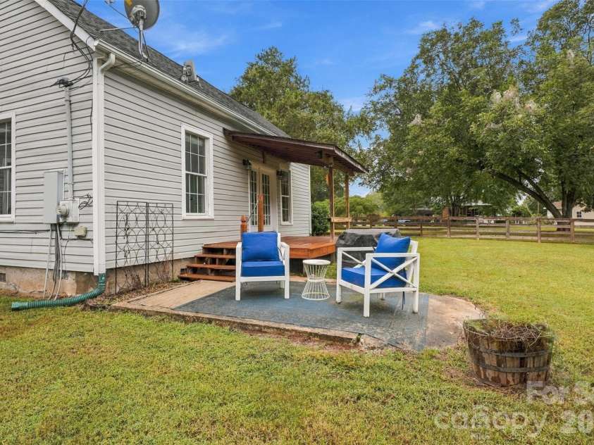 360 Oak Drive, McConnells, SC 29726.  MLS# CAR4420935, YatesRealty ID 53143. 