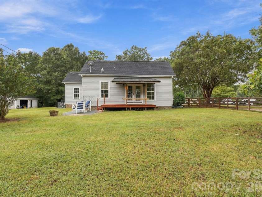 360 Oak Drive, McConnells, SC 29726.  MLS# CAR4420935, YatesRealty ID 53143. 