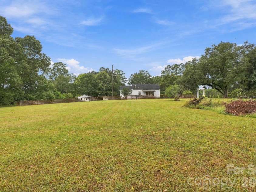 360 Oak Drive, McConnells, SC 29726.  MLS# CAR4420935, YatesRealty ID 53143. 