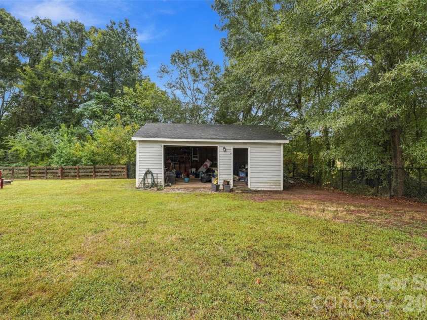 360 Oak Drive, McConnells, SC 29726.  MLS# CAR4420935, YatesRealty ID 53143. 