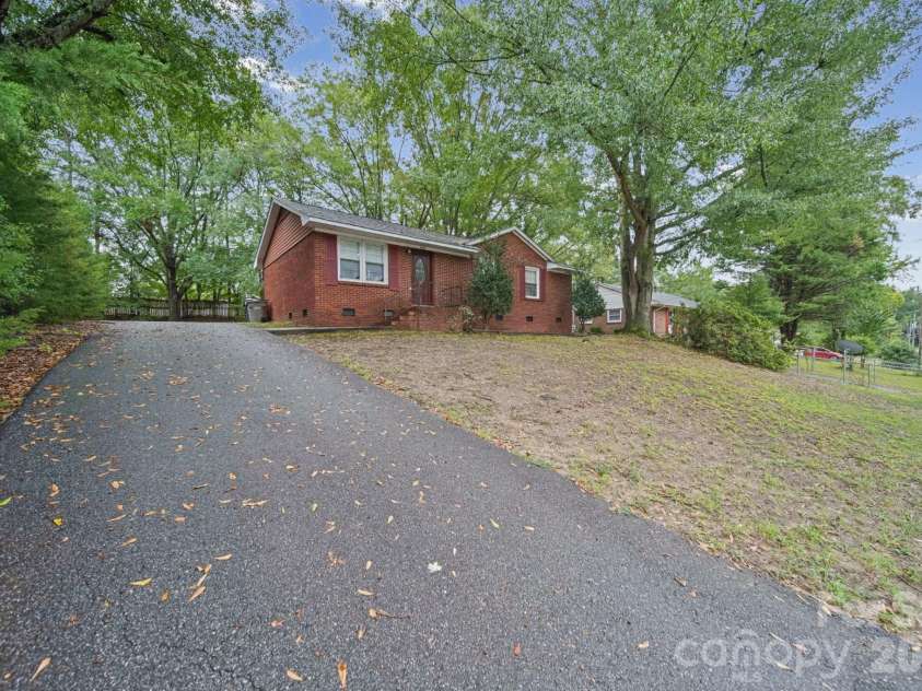 1435 Green Circle Drive, Gastonia, NC 28054.  MLS# CAR4426113, YatesRealty ID 53144. 