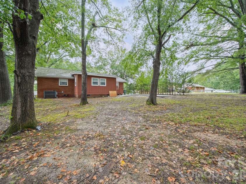1435 Green Circle Drive, Gastonia, NC 28054.  MLS# CAR4426113, YatesRealty ID 53144. 