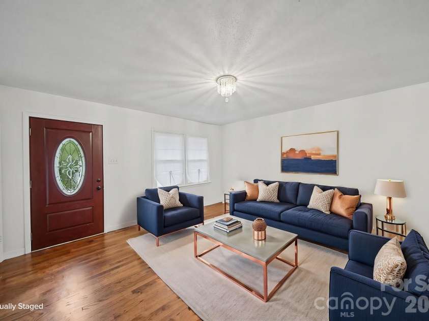 1435 Green Circle Drive, Gastonia, NC 28054.  MLS# CAR4426113, YatesRealty ID 53144. Living Room
