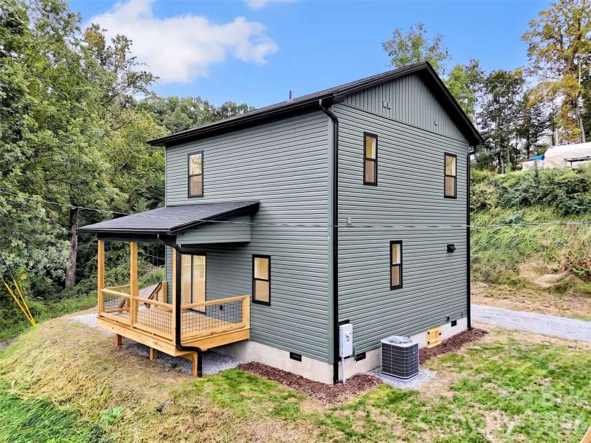 98 Mcelroy Street, Waynesville, NC 28786.  MLS# CAR4428599, YatesRealty ID 53145. 