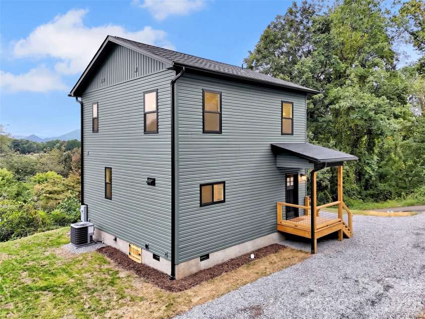 98 Mcelroy Street, Waynesville, NC 28786.  MLS# CAR4428599, YatesRealty ID 53145. 