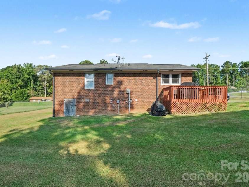645 Pine Ridge Road, Chester, SC 29706.  MLS# CAR4427459, YatesRealty ID 53147. 