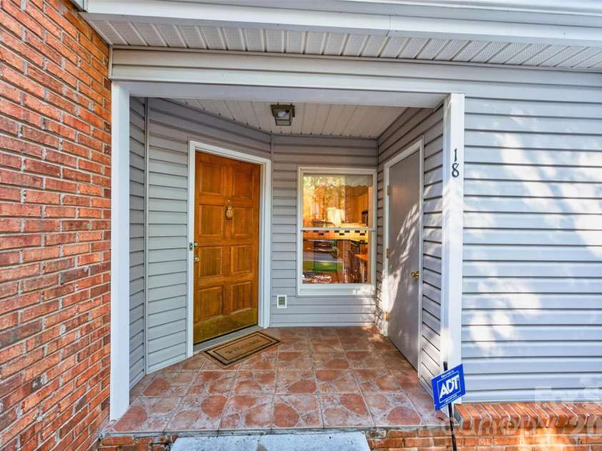 18 8th Avenue, Hickory, NC 28601.  MLS# CAR4428688, YatesRealty ID 53148. 